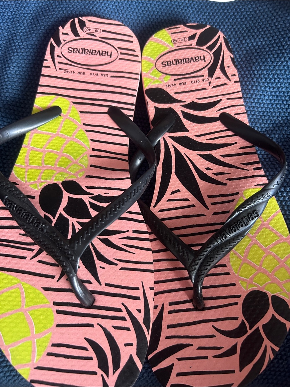 Havaianas Women's Pink Pineapple Print Sandals with Black Straps